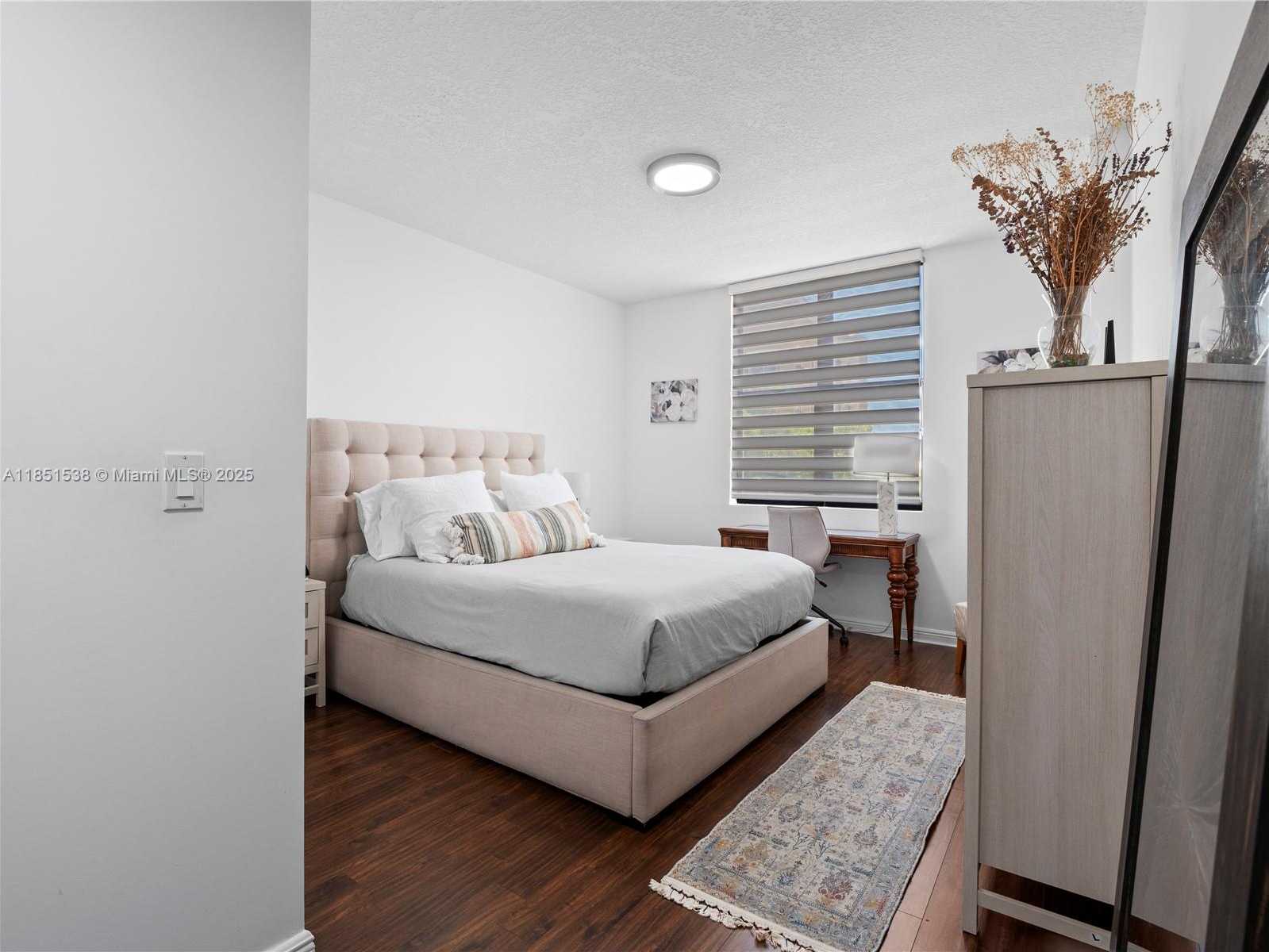 Small Image of 888 SOUTH DOUGLAS RD #302, Coral Gables Number 5