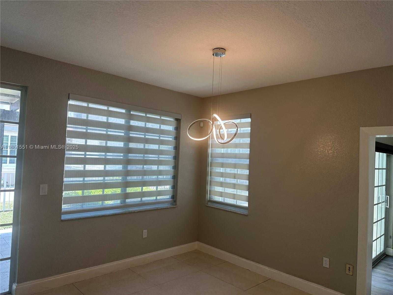 Small Image of 18716 SOUTH WEST 27TH CT, Miramar Number 10