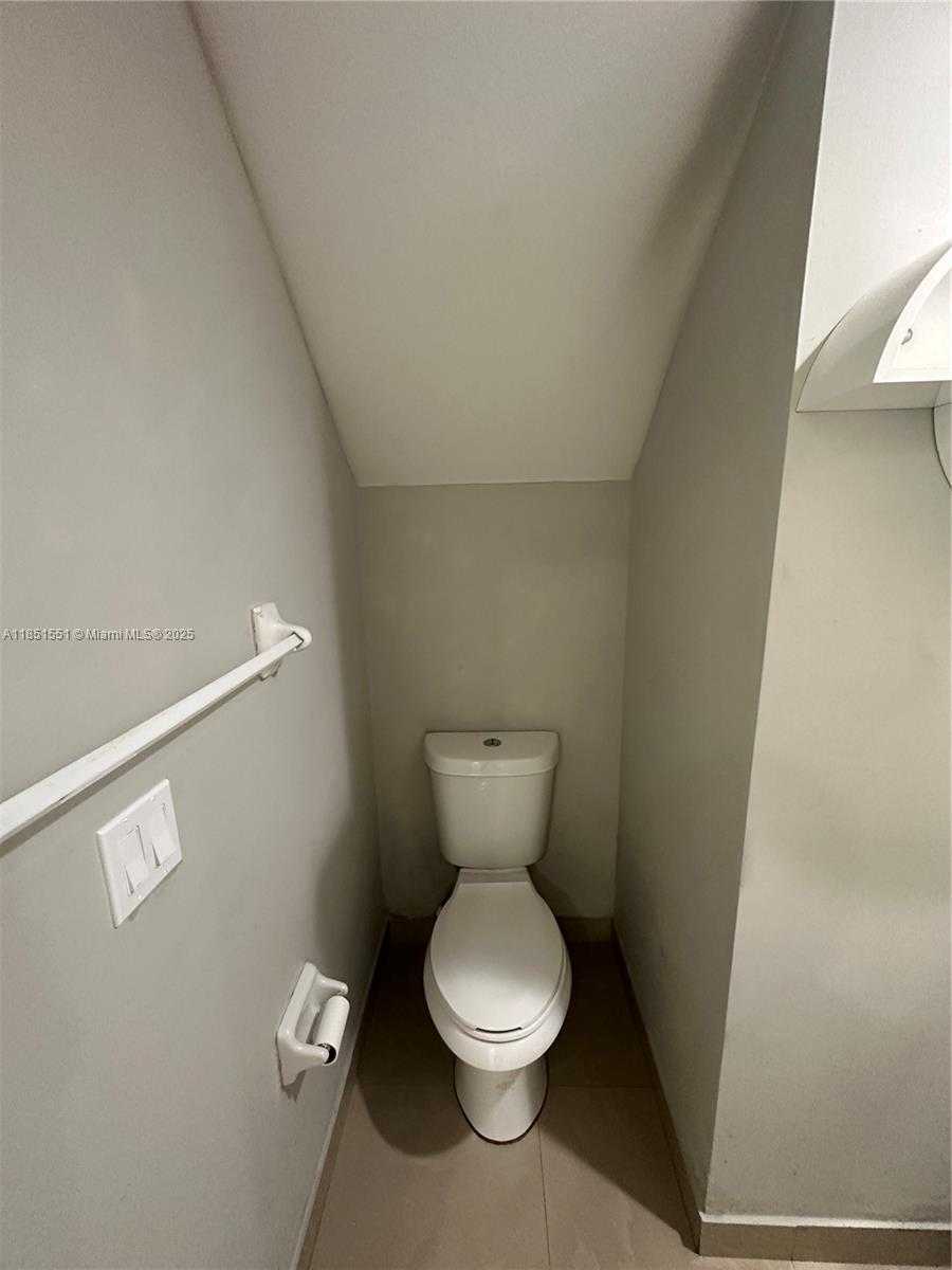 Small Image of 18716 SOUTH WEST 27TH CT, Miramar Number 19