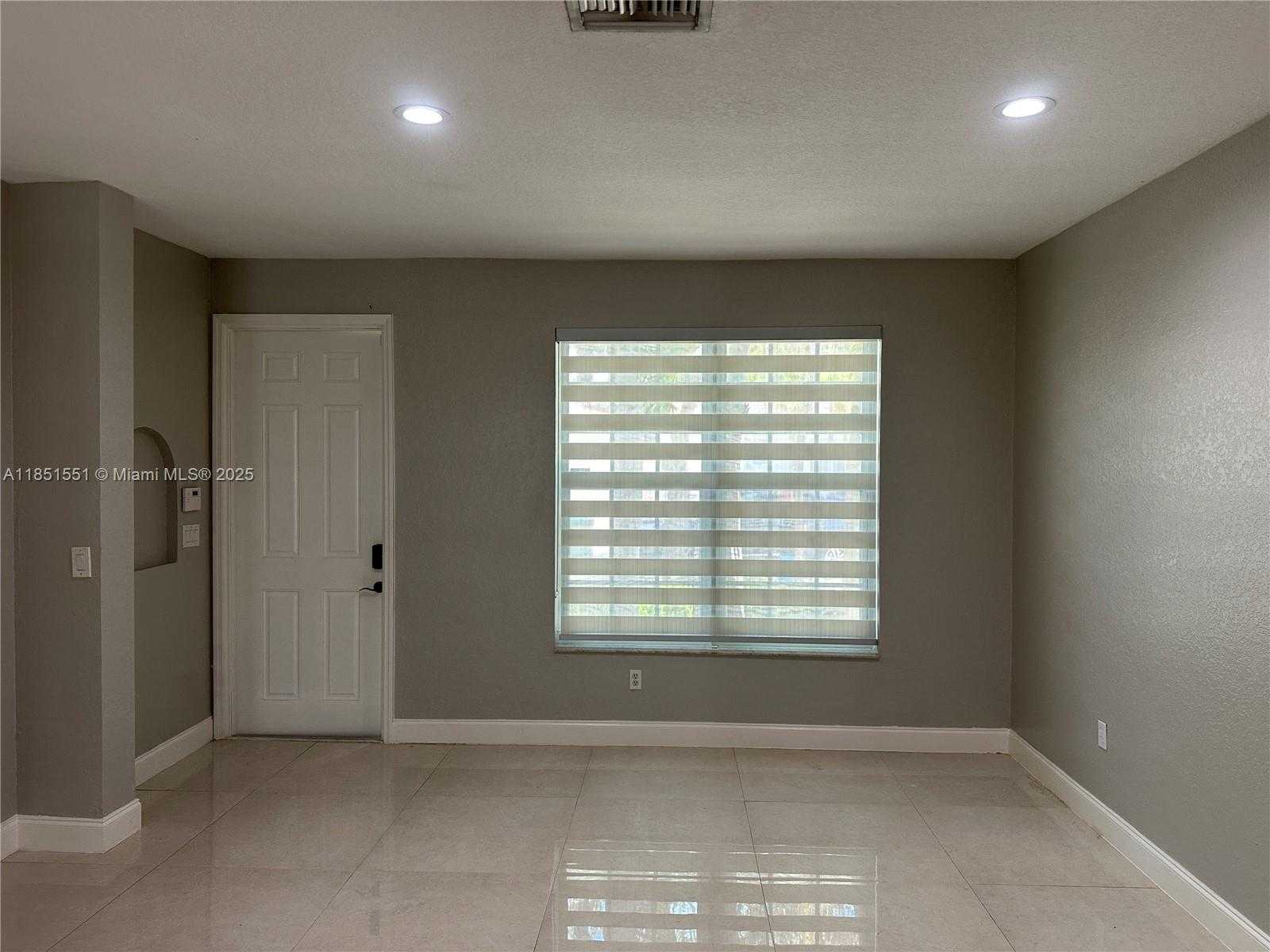 Small Image of 18716 SOUTH WEST 27TH CT, Miramar Number 4