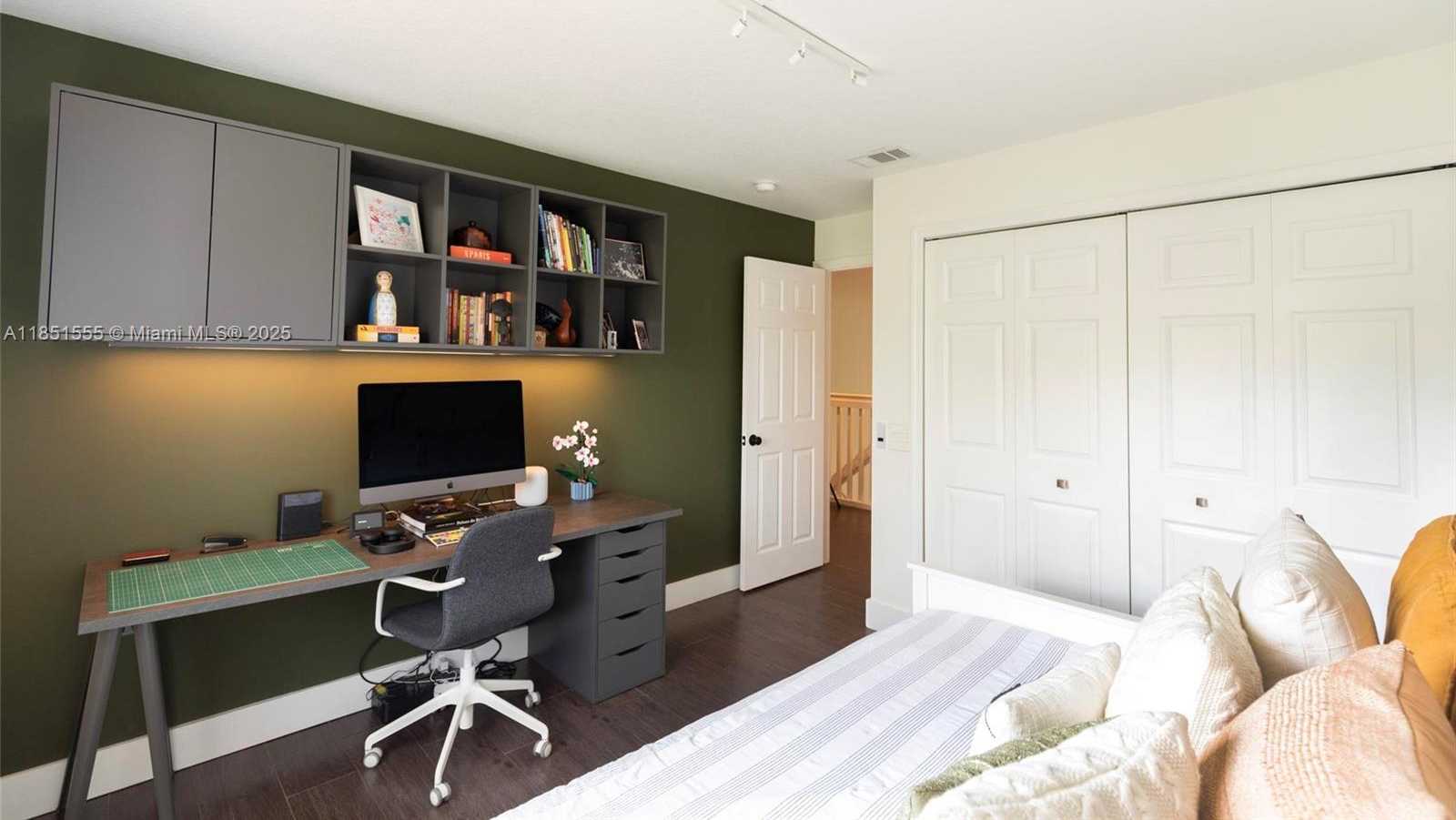 Small Image of 3652 FALCON RIDGE CIR, Weston Number 23
