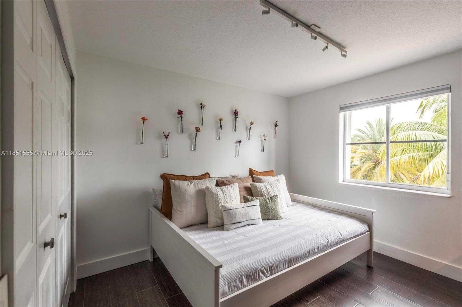 Small Image of 3652 FALCON RIDGE CIR, Weston Number 24