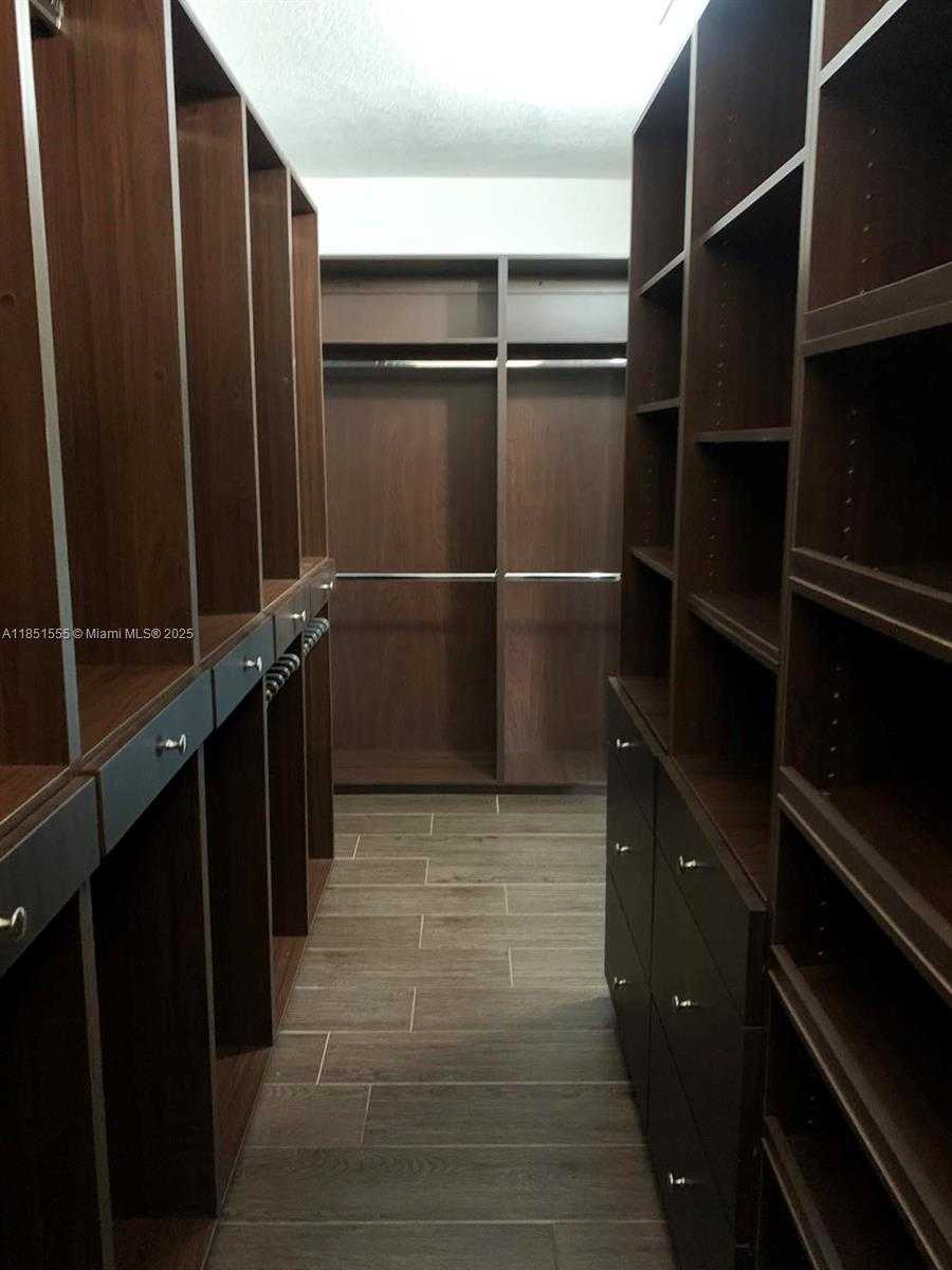 Small Image of 3652 FALCON RIDGE CIR, Weston Number 31