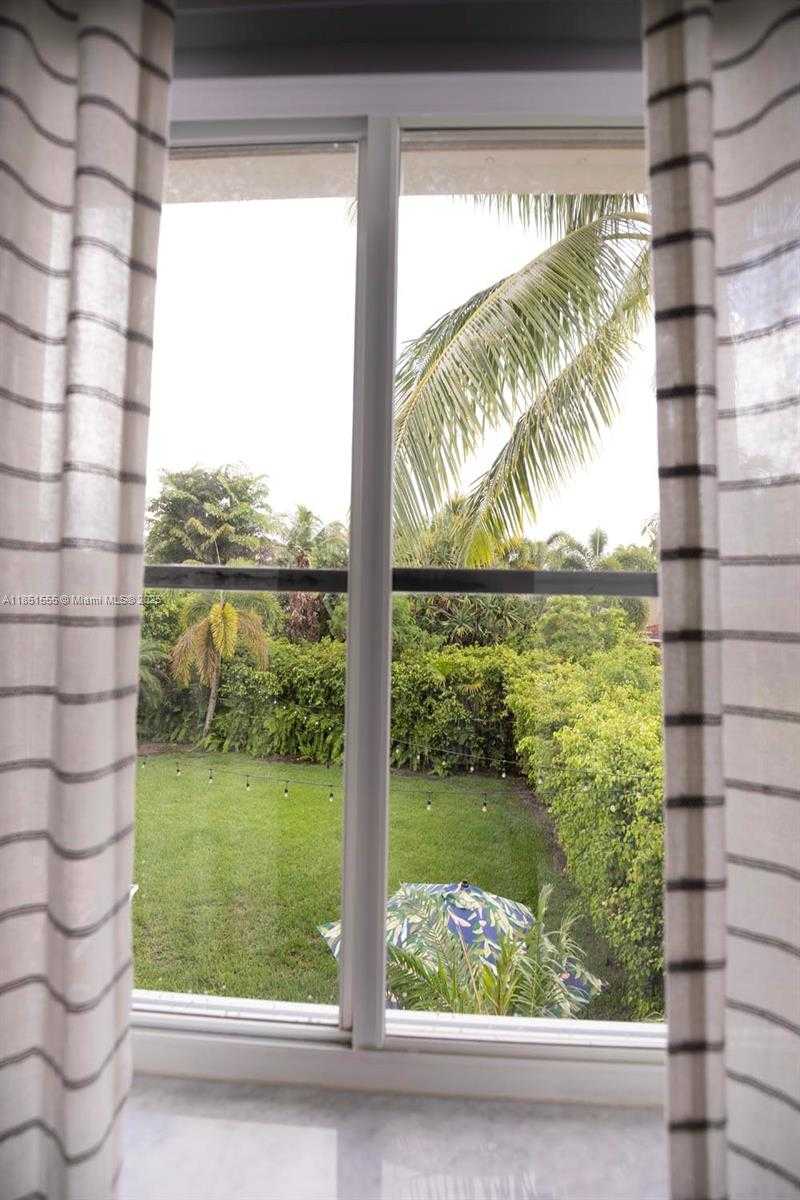 Small Image of 3652 FALCON RIDGE CIR, Weston Number 32