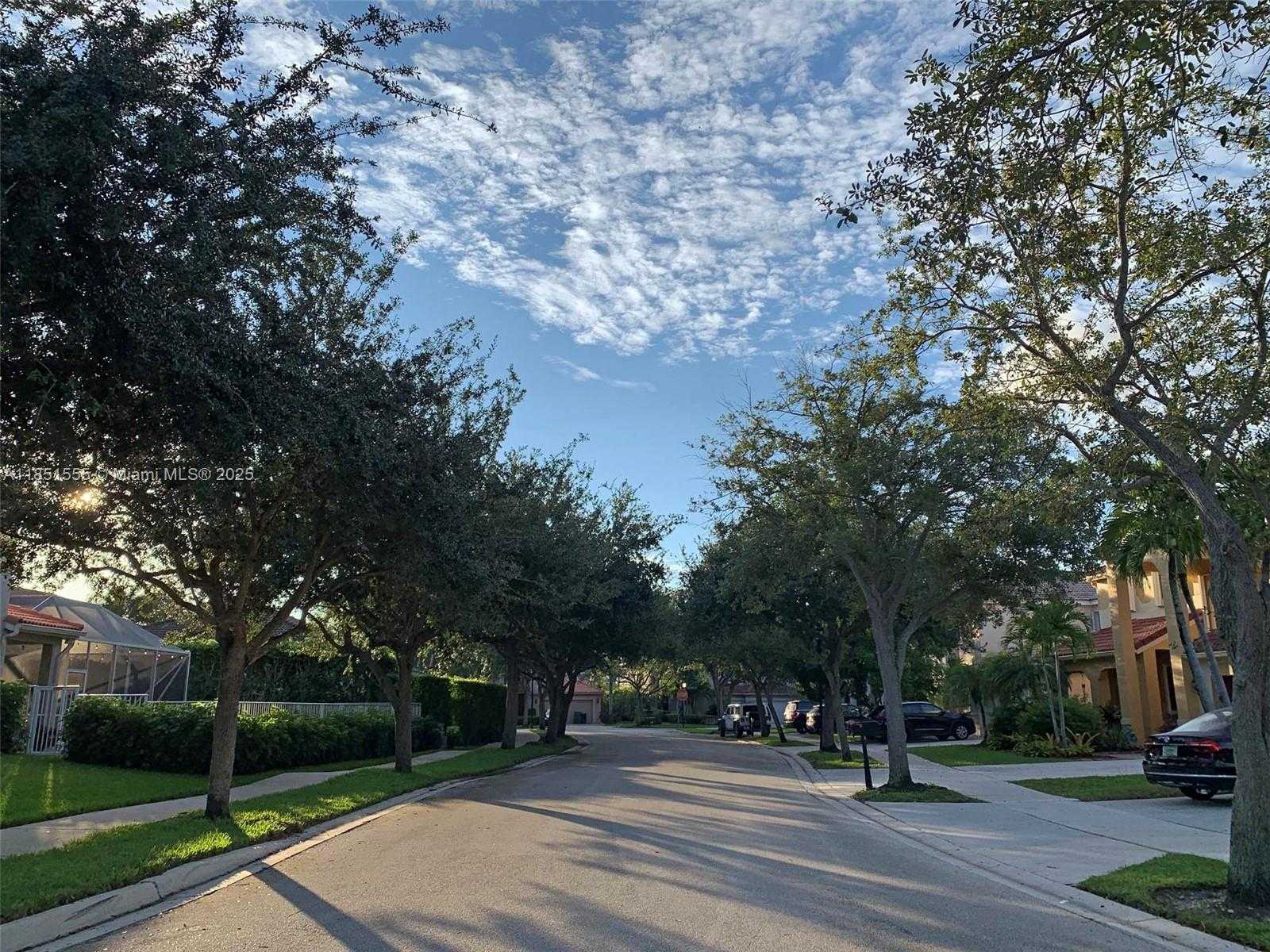 Small Image of 3652 FALCON RIDGE CIR, Weston Number 43