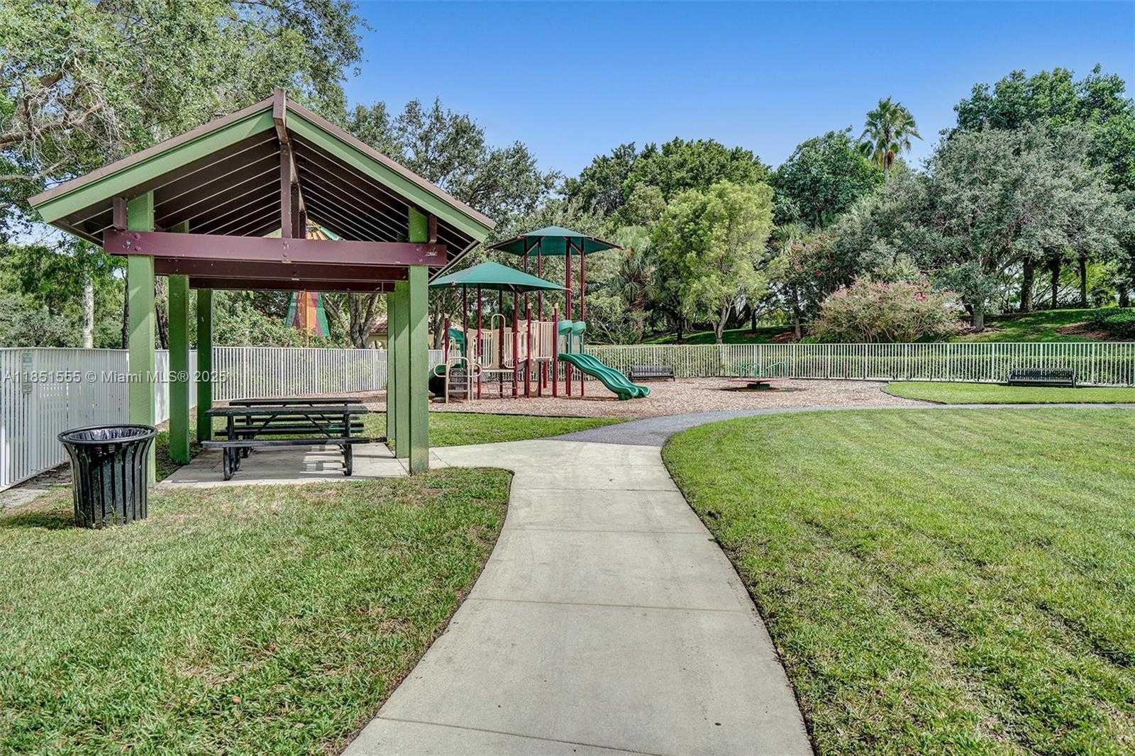 Small Image of 3652 FALCON RIDGE CIR, Weston Number 54