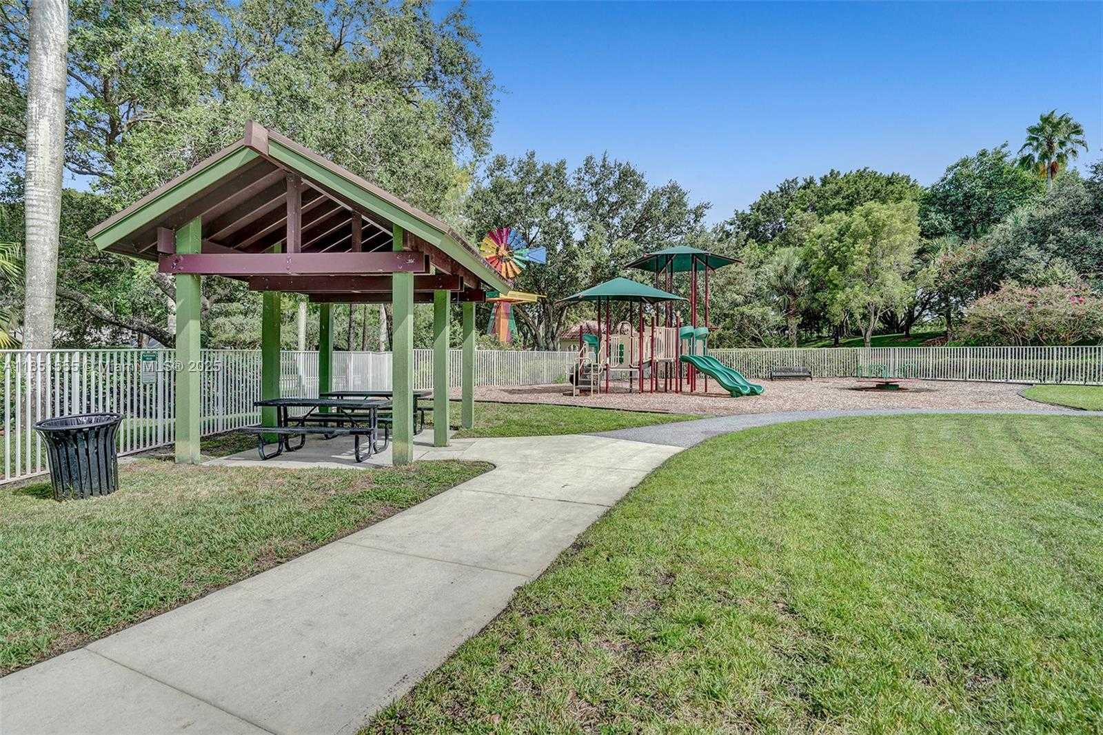 Small Image of 3652 FALCON RIDGE CIR, Weston Number 55