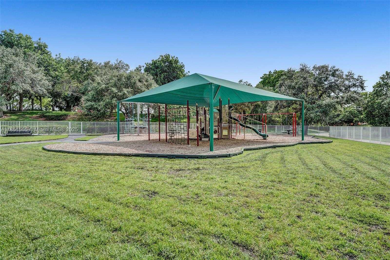 Small Image of 3652 FALCON RIDGE CIR, Weston Number 56