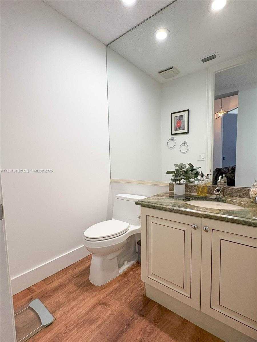 Small Image of 2530 WINDSOR WAY CT #N/A, Wellington Number 24