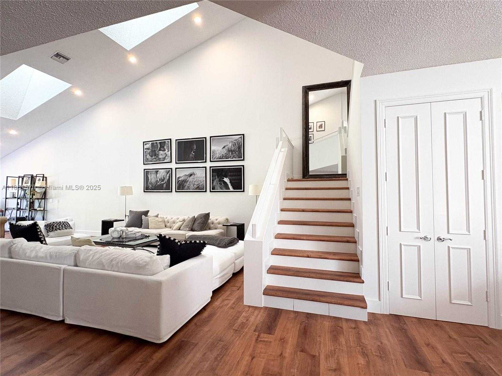 Small Image of 2530 WINDSOR WAY CT #N/A, Wellington Number 25
