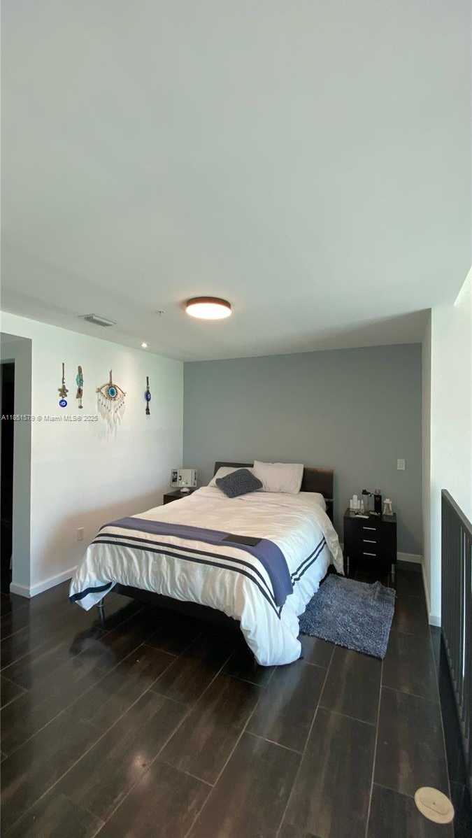 Small Image of 300 SOUTH BISCAYNE BLVD #Loft 826, Miami Number 17