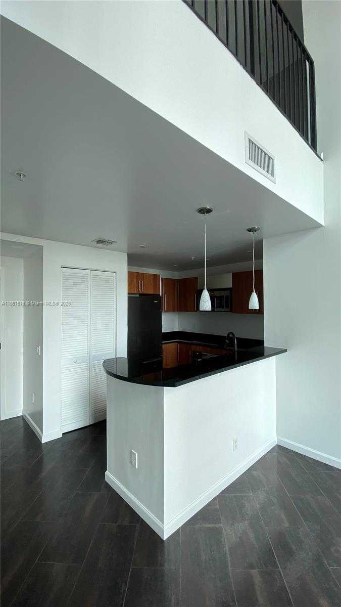 Small Image of 300 SOUTH BISCAYNE BLVD #Loft 826, Miami Number 23