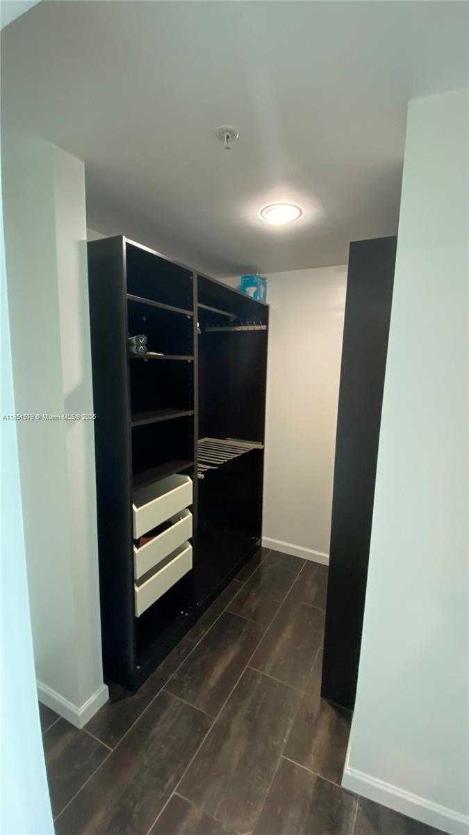 Small Image of 300 SOUTH BISCAYNE BLVD #Loft 826, Miami Number 24