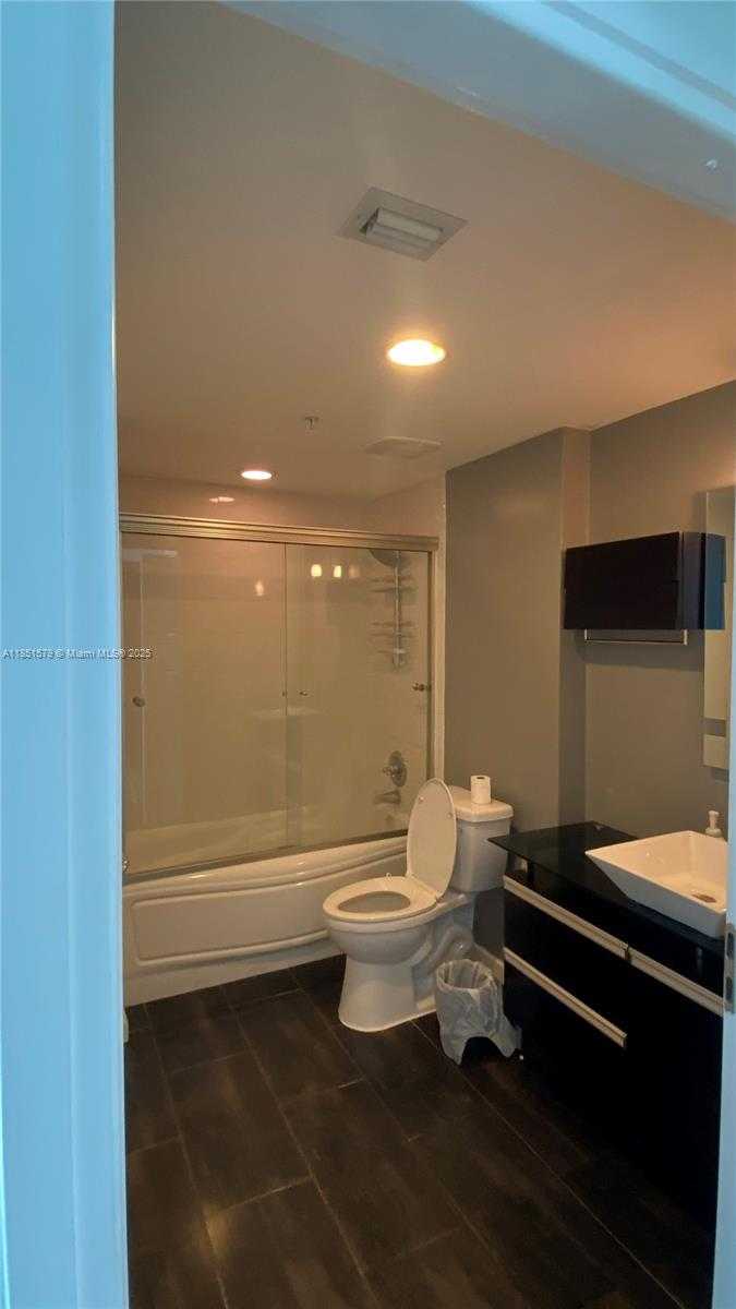 Small Image of 300 SOUTH BISCAYNE BLVD #Loft 826, Miami Number 25