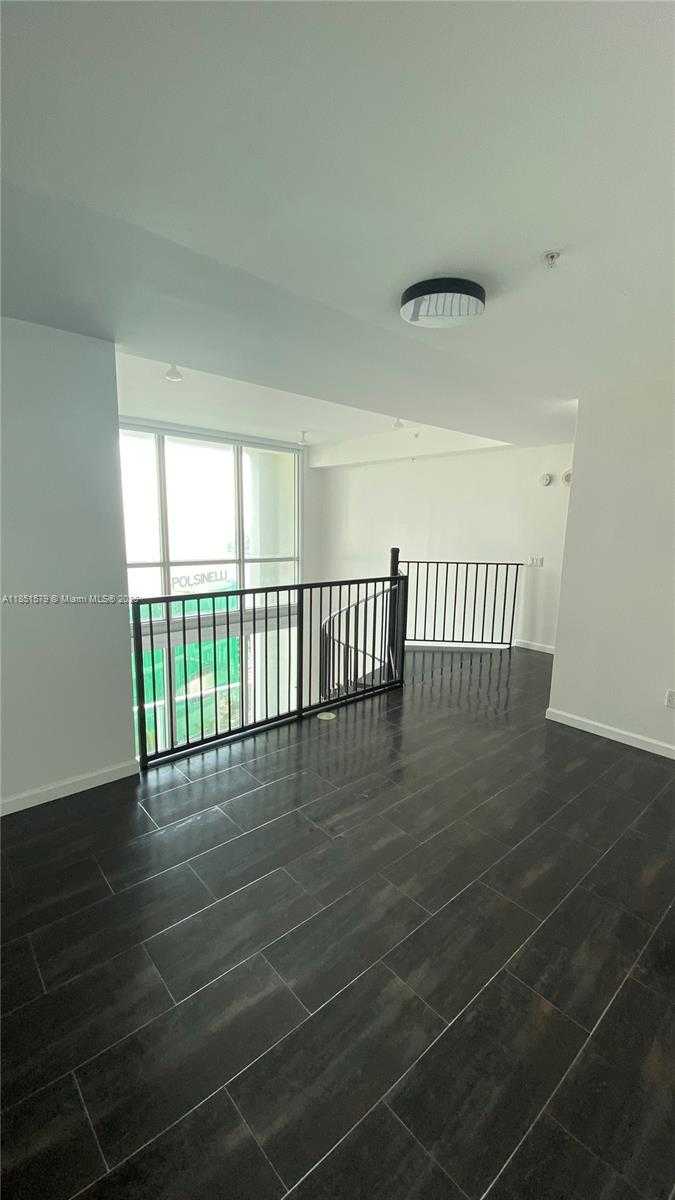 Small Image of 300 SOUTH BISCAYNE BLVD #Loft 826, Miami Number 26