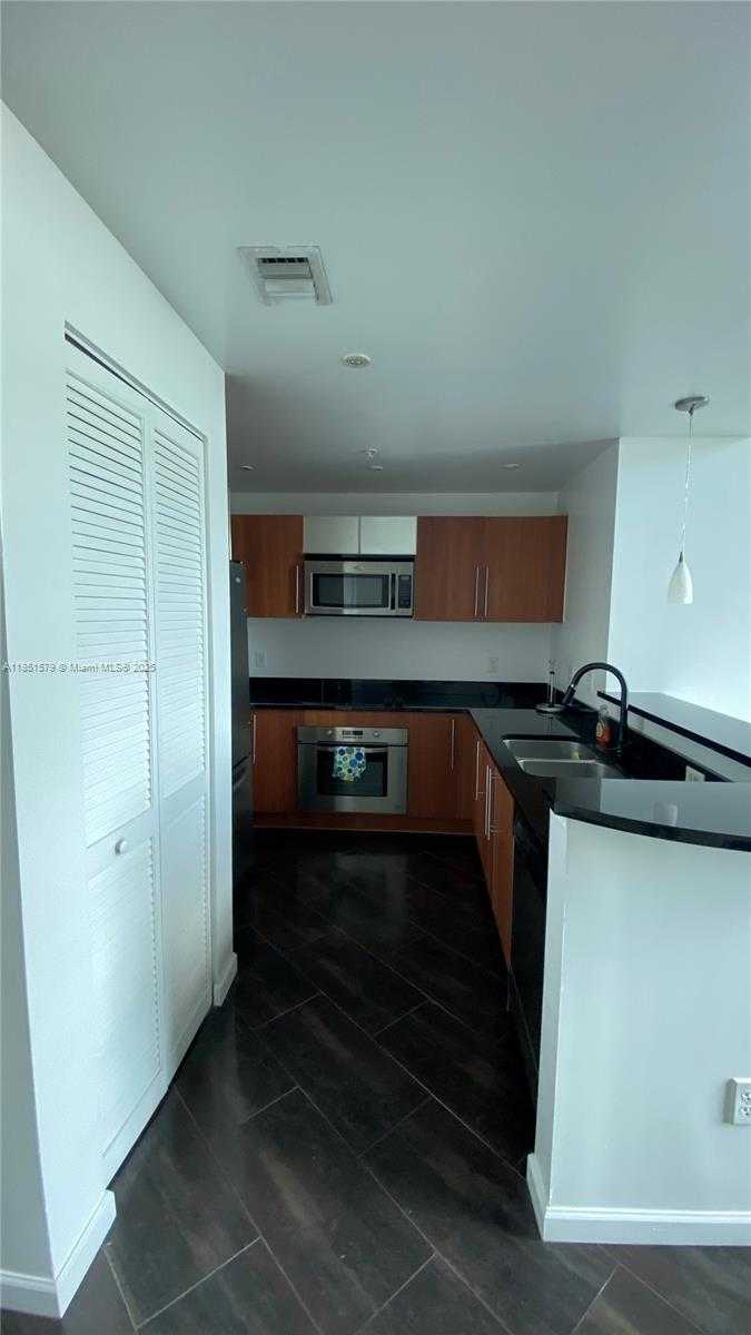 Small Image of 300 SOUTH BISCAYNE BLVD #Loft 826, Miami Number 28
