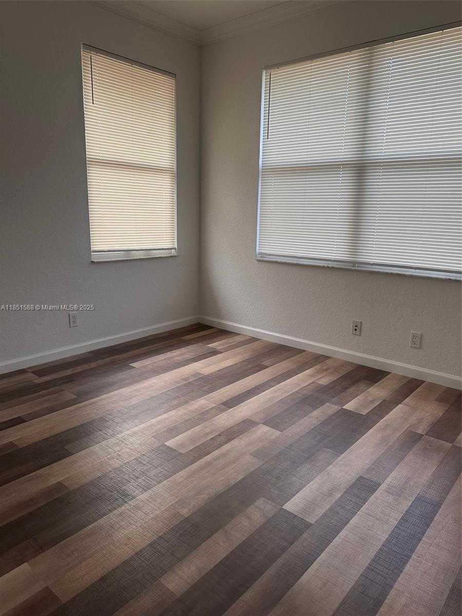Small Image of 1831 MARINERS LN #1831, Weston Number 4