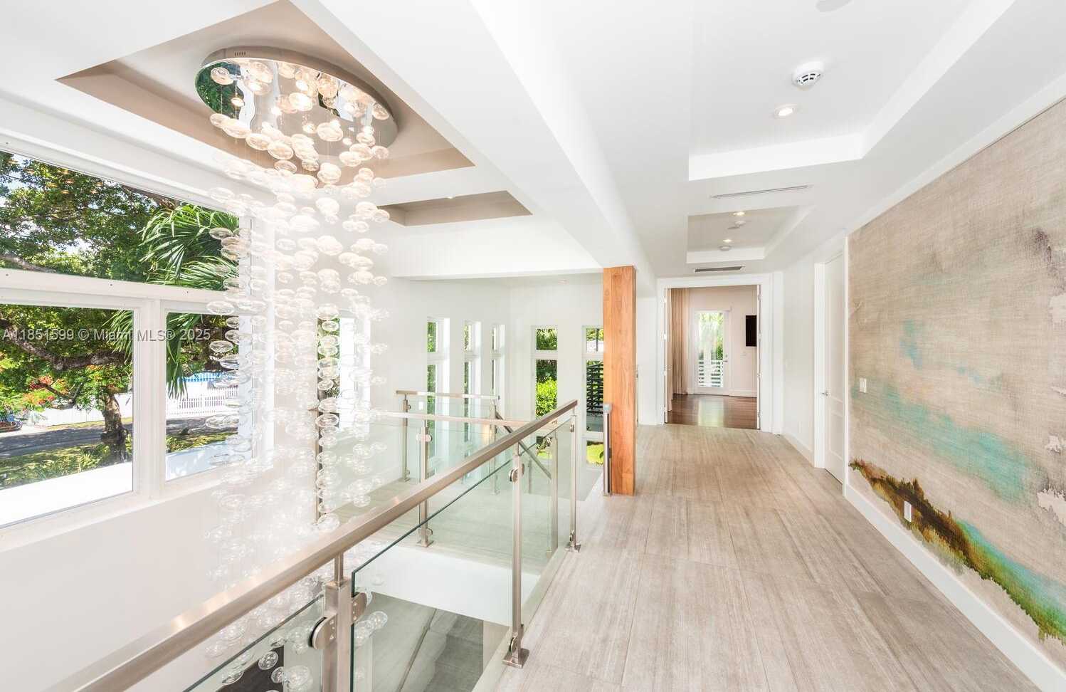 Small Image of 3875 PARK AVE, Miami Number 12