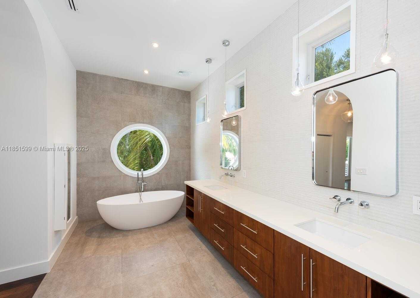 Small Image of 3875 PARK AVE, Miami Number 17