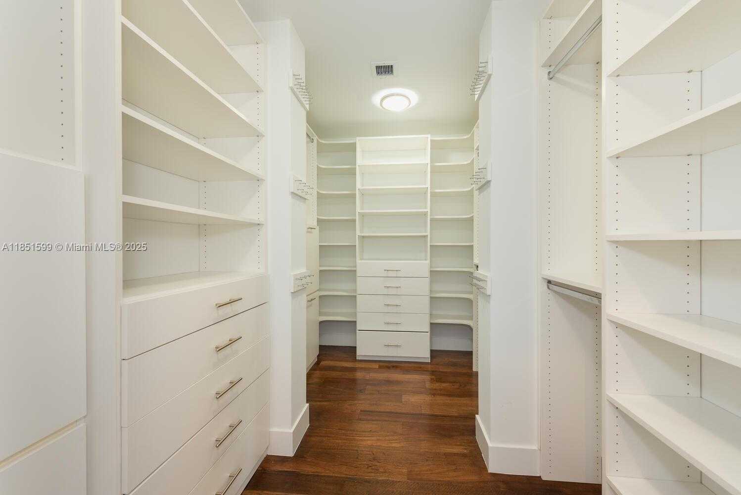 Small Image of 3875 PARK AVE, Miami Number 21