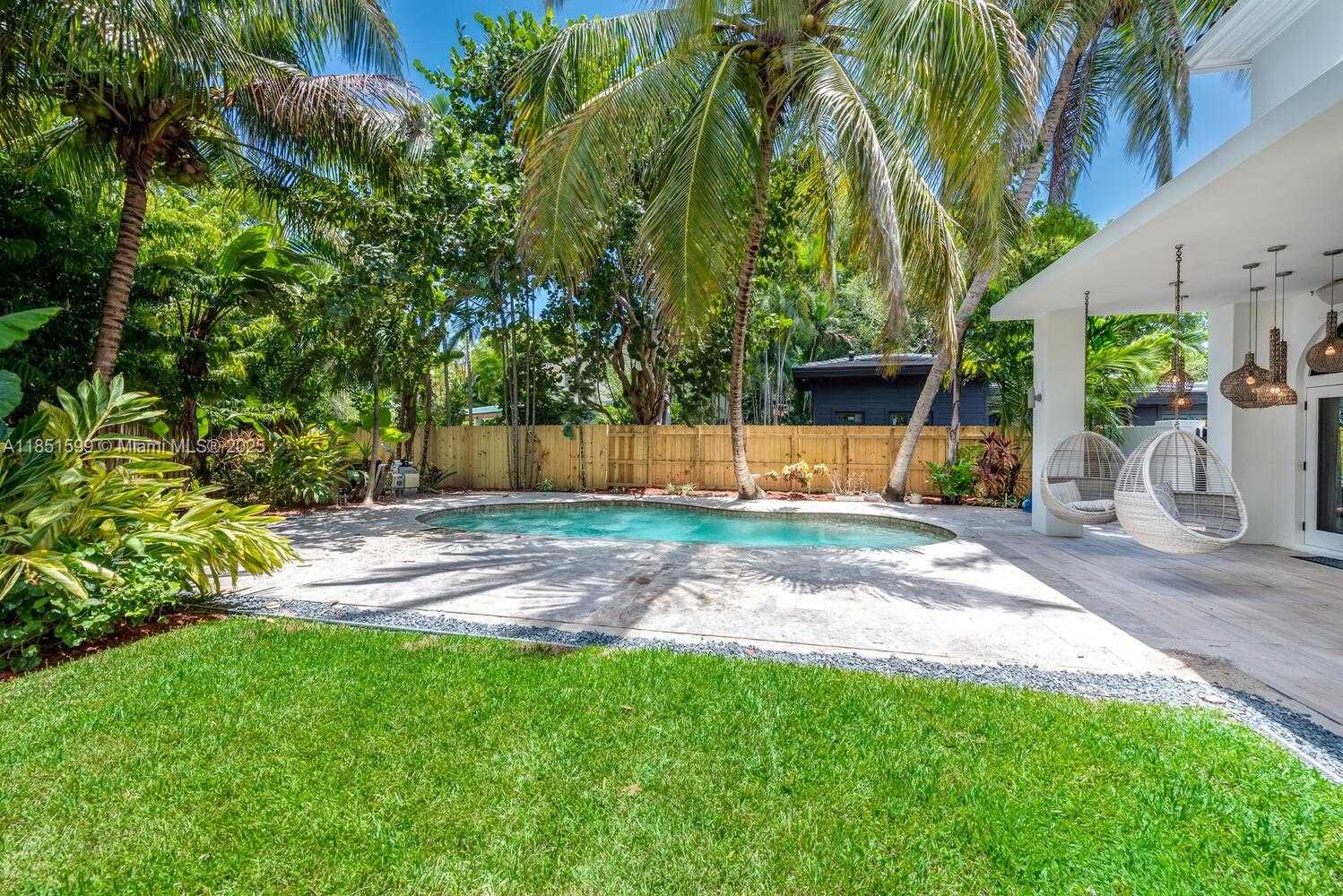 Small Image of 3875 PARK AVE, Miami Number 25
