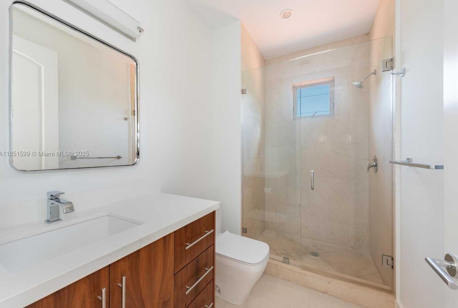 Small Image of 3875 PARK AVE, Miami Number 27