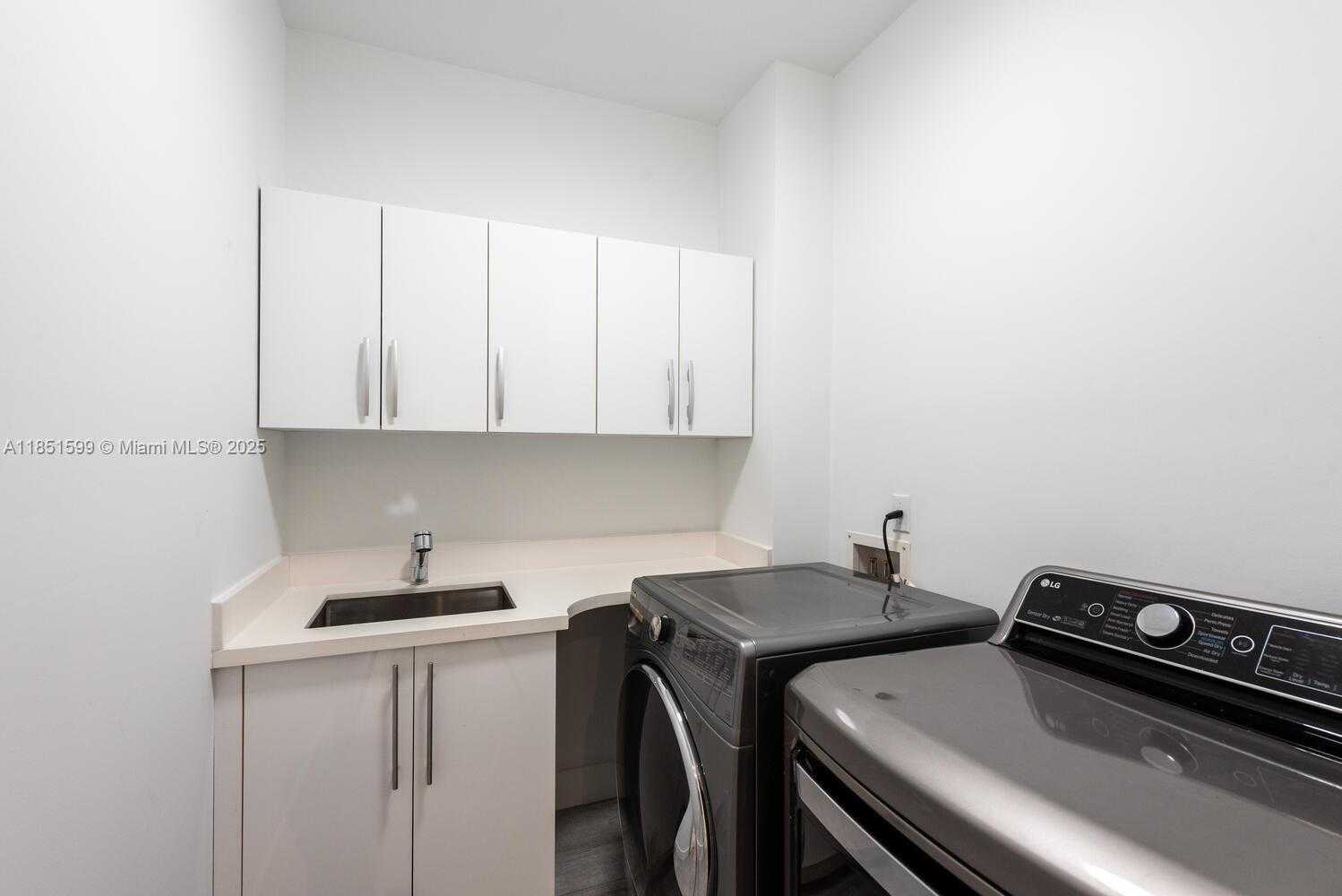 Small Image of 3875 PARK AVE, Miami Number 29