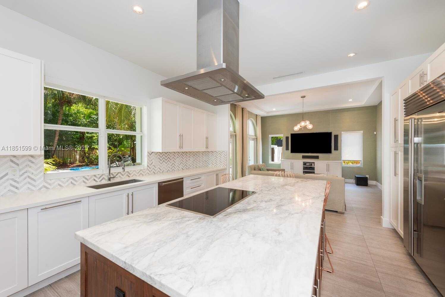 Small Image of 3875 PARK AVE, Miami Number 31