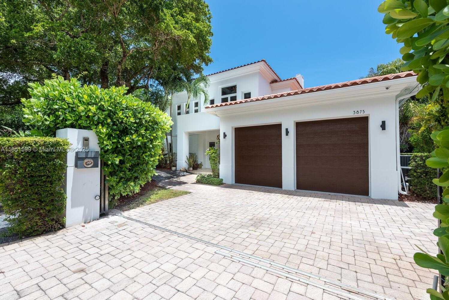 Small Image of 3875 PARK AVE, Miami Number 32