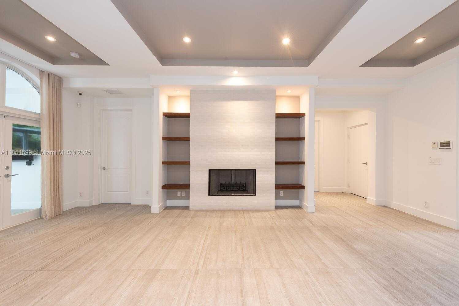Small Image of 3875 PARK AVE, Miami Number 4