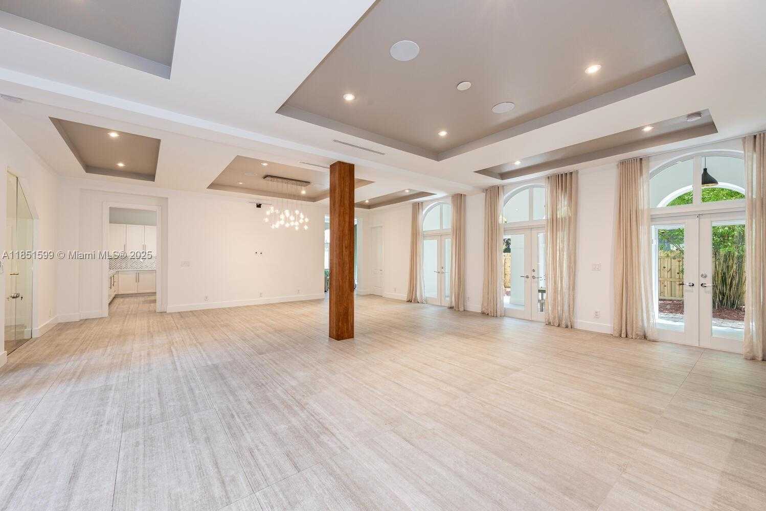 Small Image of 3875 PARK AVE, Miami Number 5