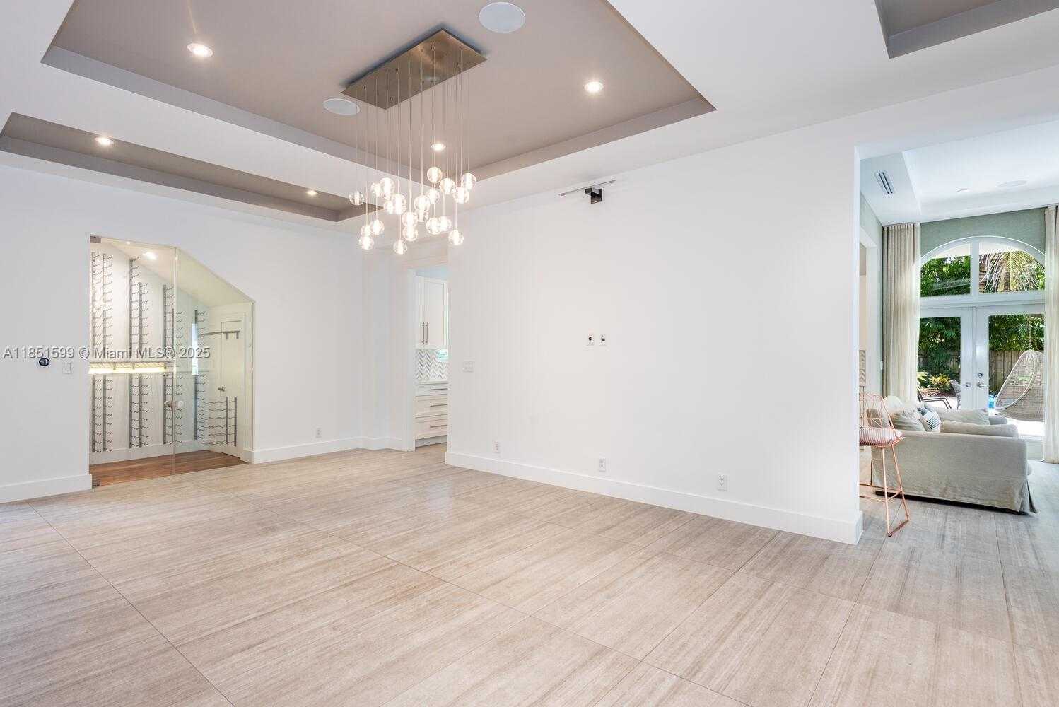 Small Image of 3875 PARK AVE, Miami Number 6
