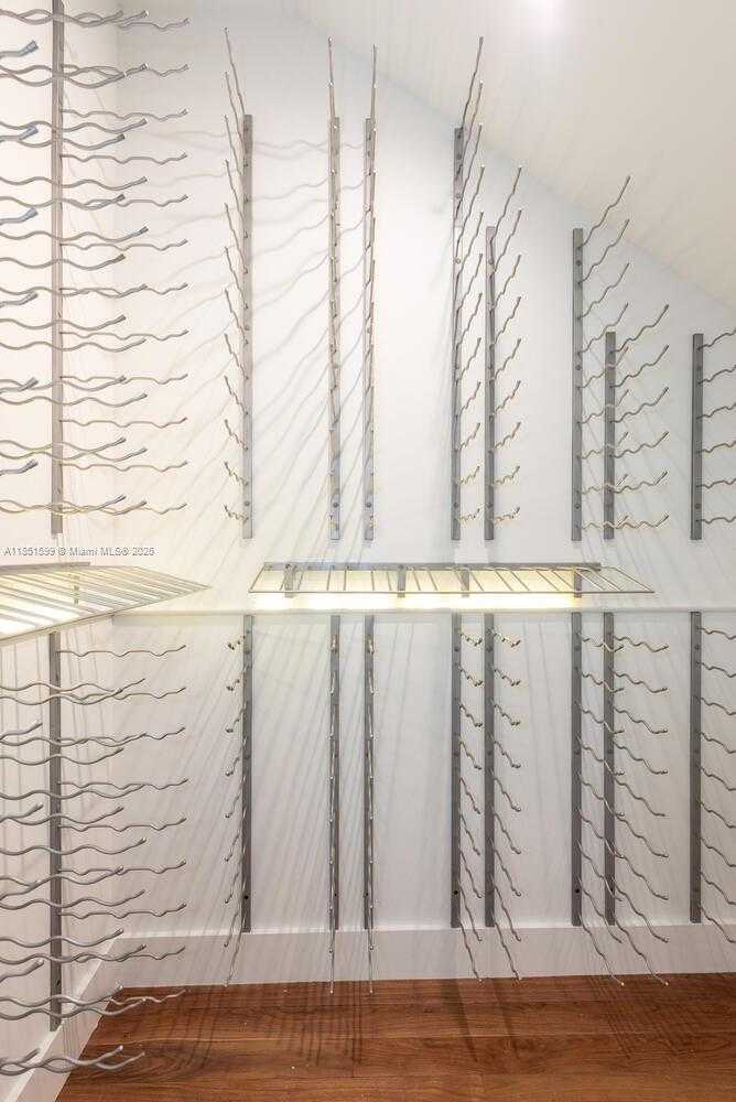 Small Image of 3875 PARK AVE, Miami Number 7