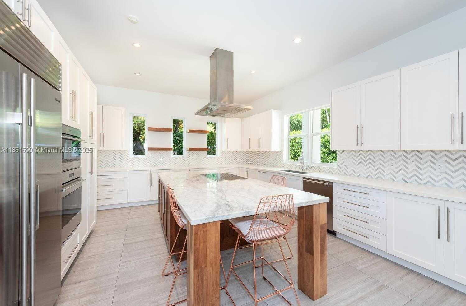 Small Image of 3875 PARK AVE, Miami Number 9