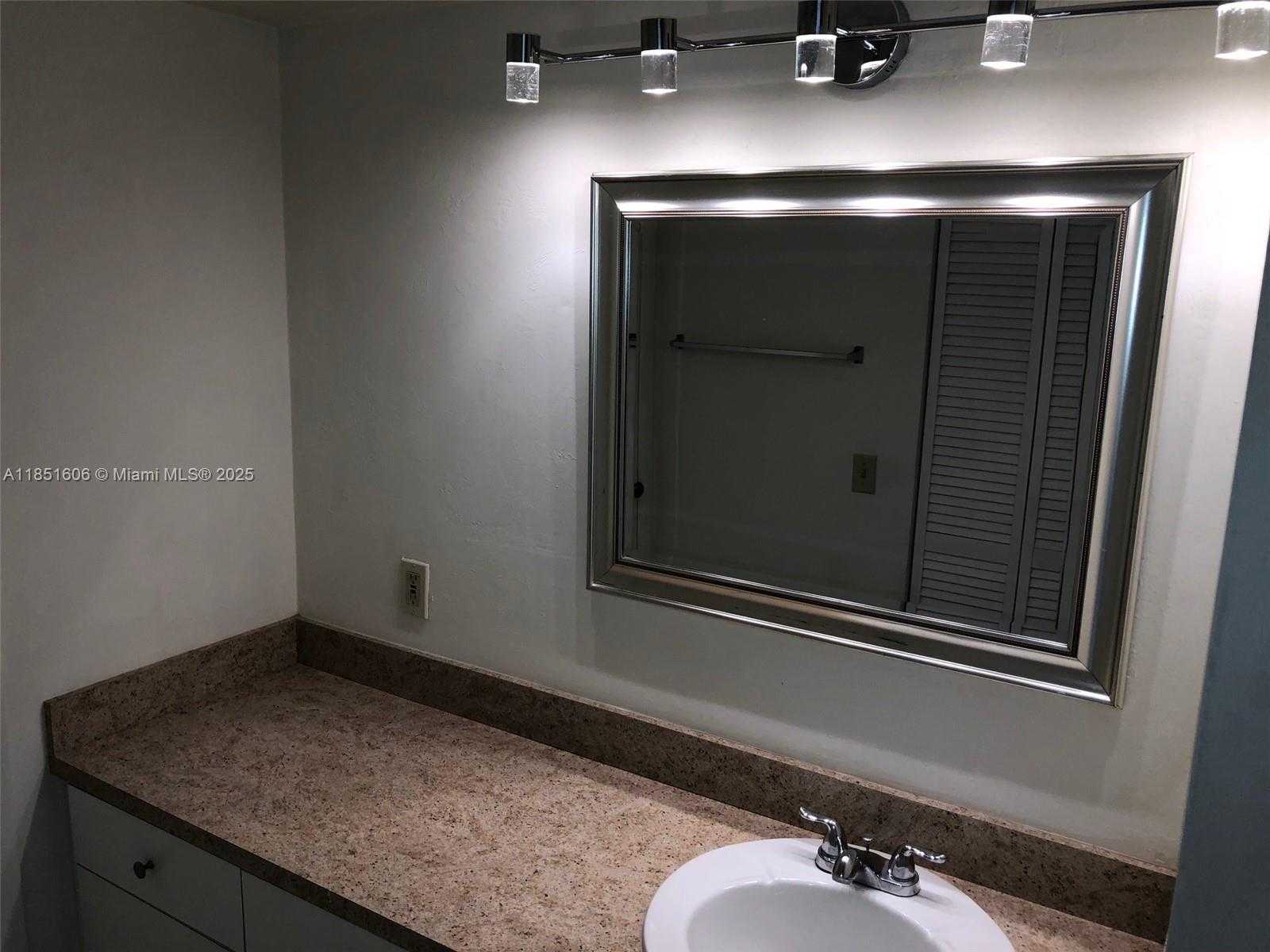 Small Image of 10808 NORTH KENDALL DR #Q-4, Miami Number 21