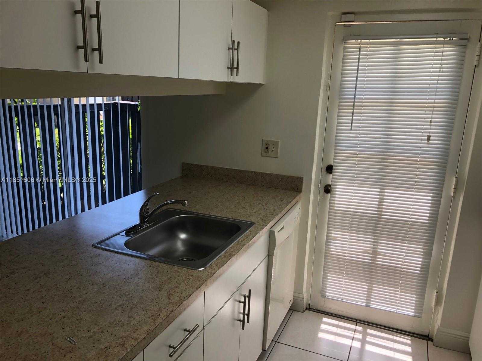 Small Image of 10808 NORTH KENDALL DR #Q-4, Miami Number 7