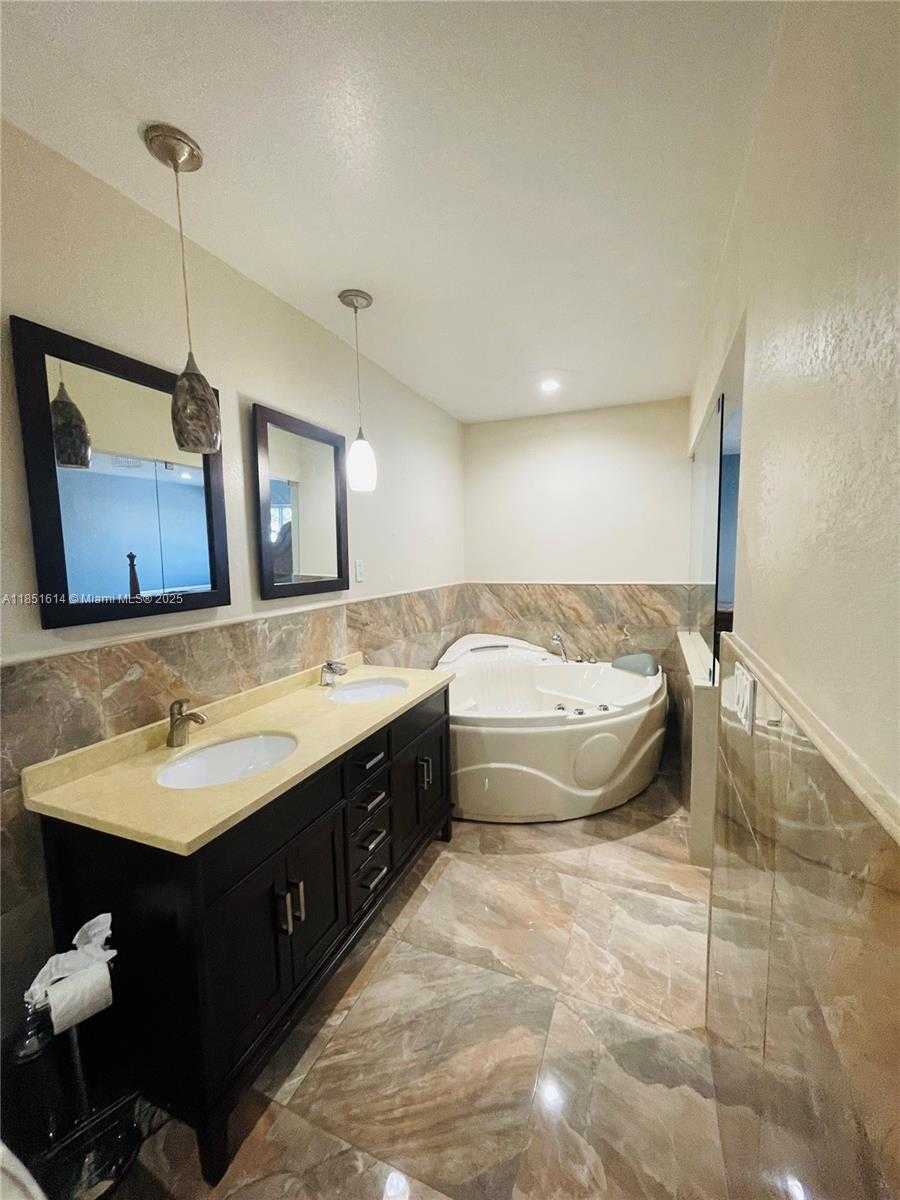Small Image of 19800 SOUTH WEST 119TH AVE, Miami Number 13