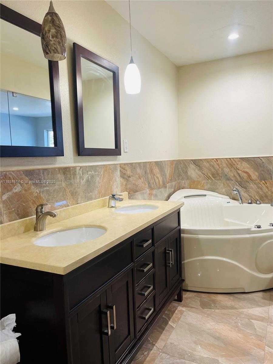 Small Image of 19800 SOUTH WEST 119TH AVE, Miami Number 14