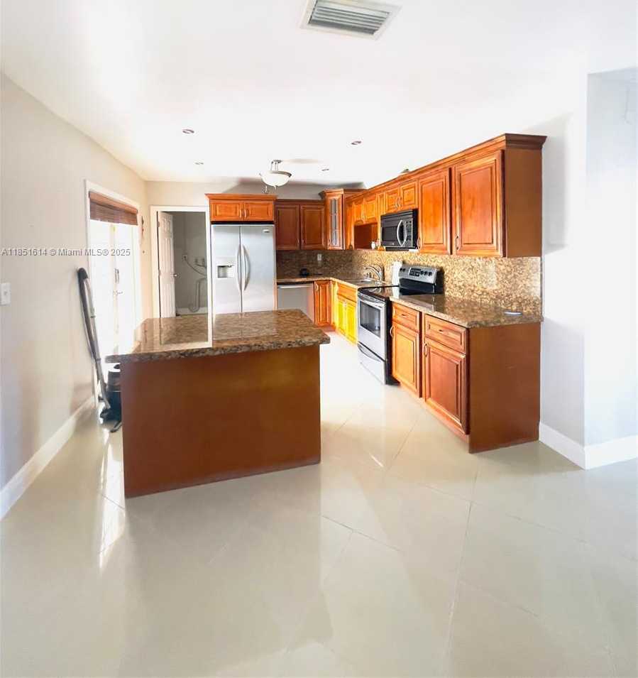 Small Image of 19800 SOUTH WEST 119TH AVE, Miami Number 17