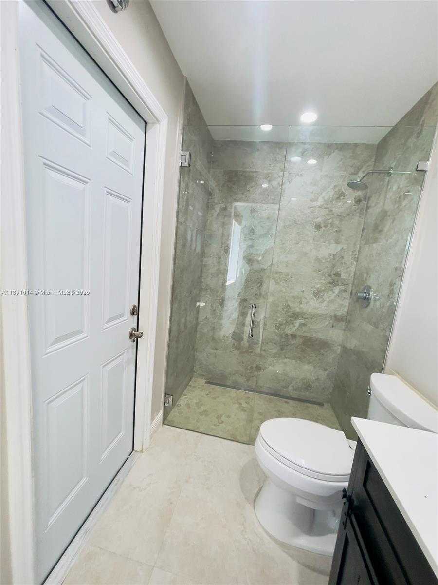 Small Image of 19800 SOUTH WEST 119TH AVE, Miami Number 32