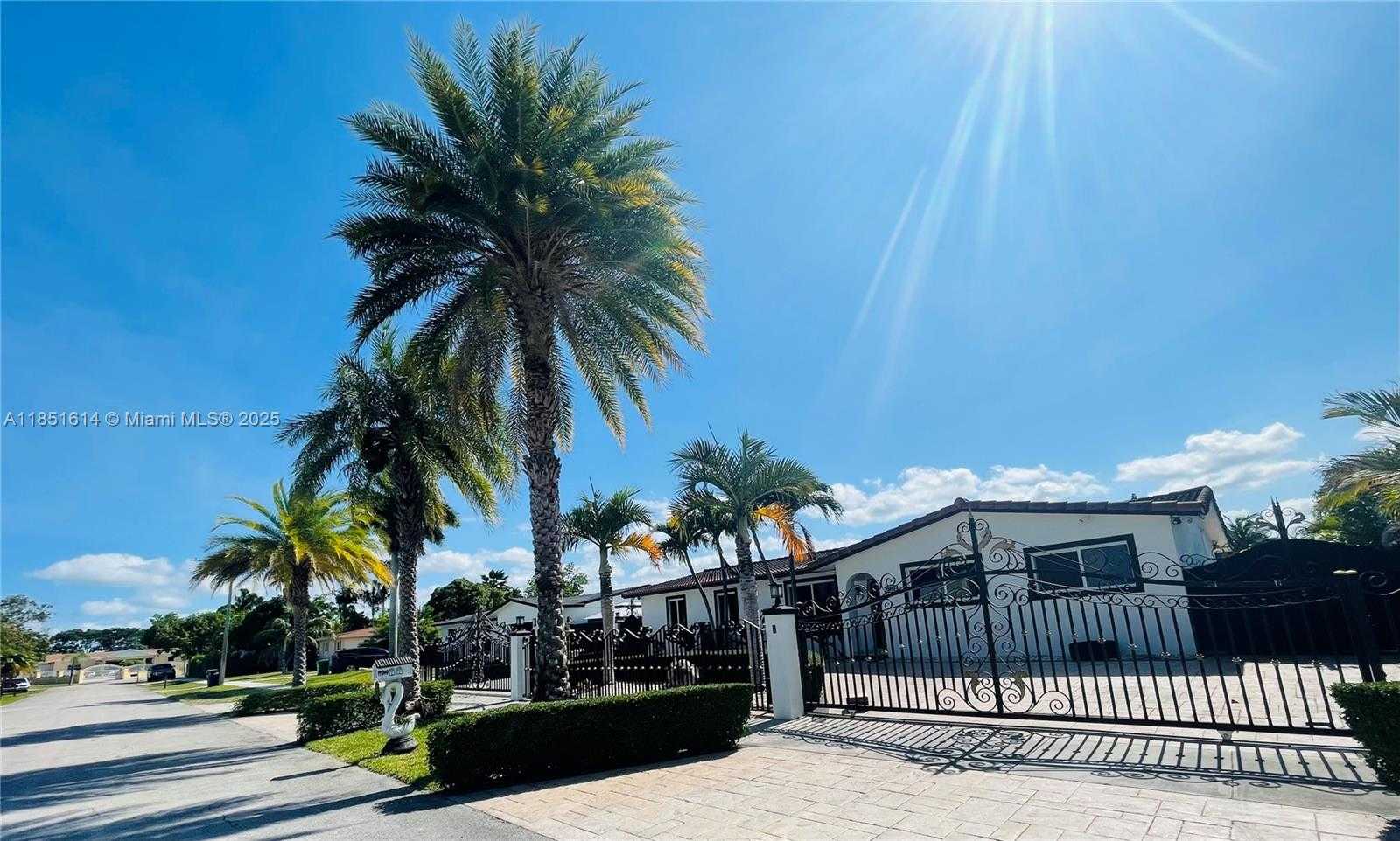 Small Image of 19800 SOUTH WEST 119TH AVE, Miami Number 7