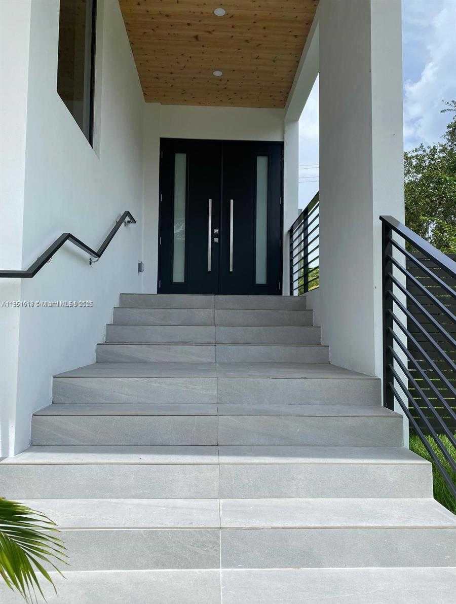 Small Image of 570 FERNWOOD RD #A, Key Biscayne Number 2