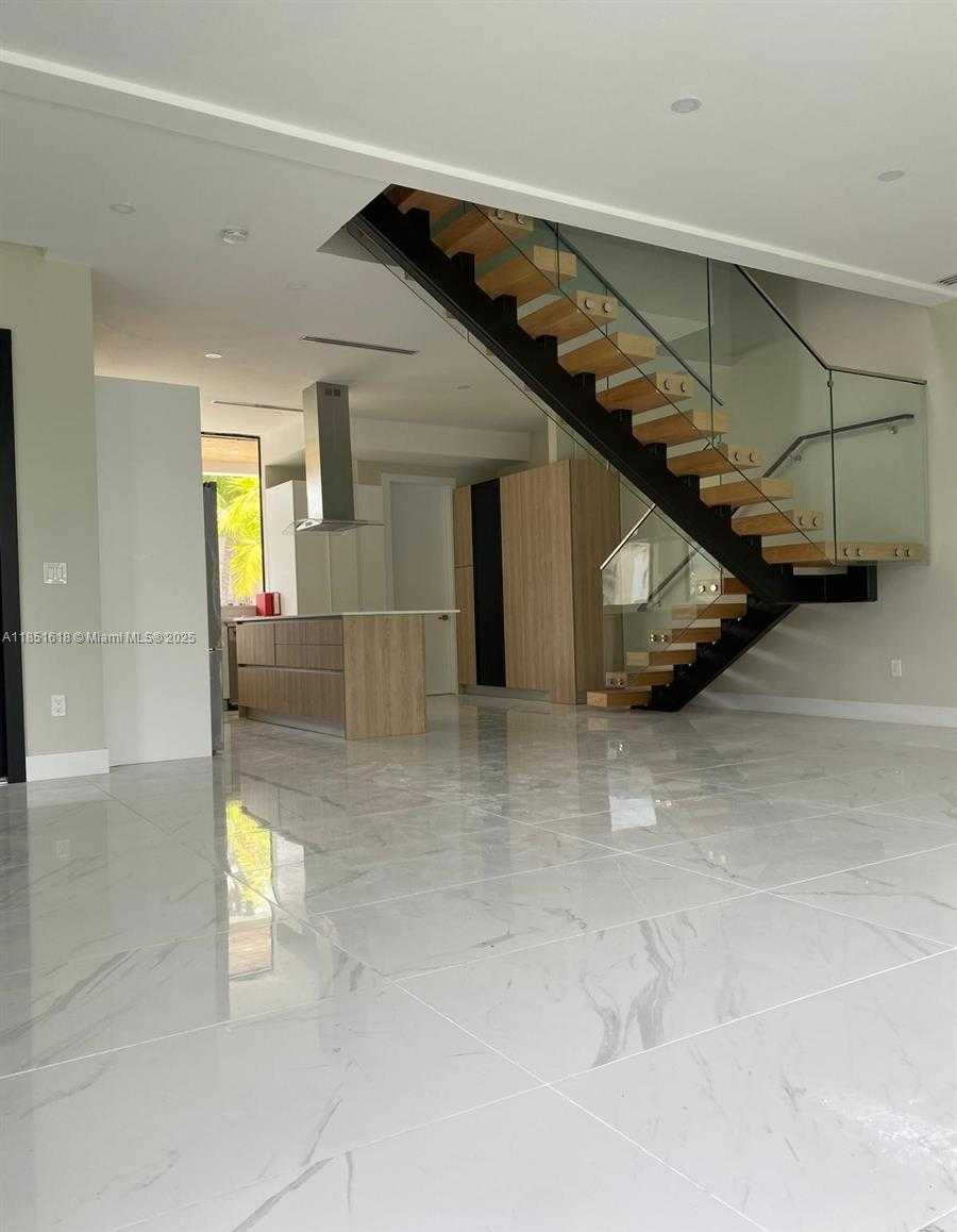 Small Image of 570 FERNWOOD RD #A, Key Biscayne Number 3