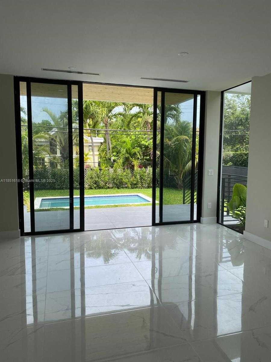 Small Image of 570 FERNWOOD RD #A, Key Biscayne Number 4