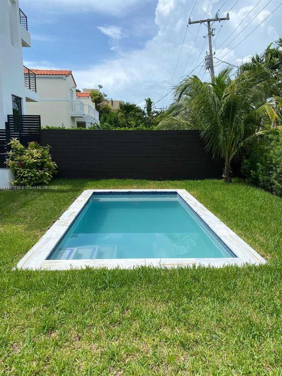 Small Image of 570 FERNWOOD RD #A, Key Biscayne Number 7