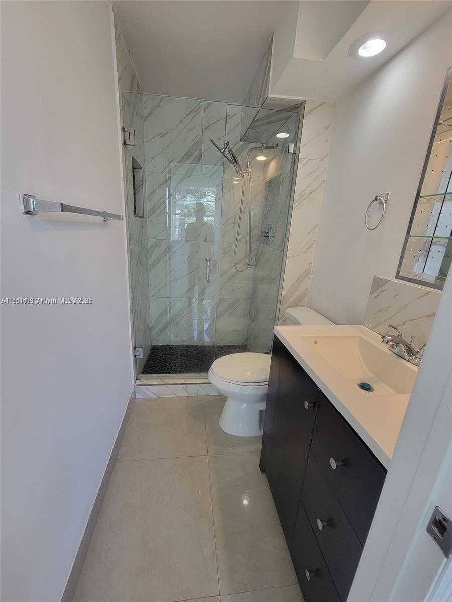 Small Image of 494 NORTH WEST 165TH ST RD #C-202, Miami Number 10