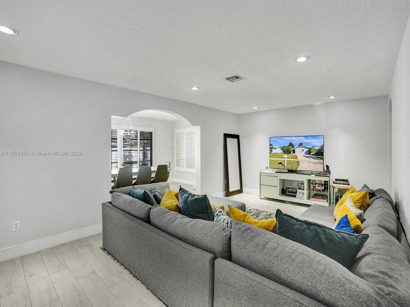 Small Image of 217 SOUTH EAST 5TH ST, Dania Beach Number 10