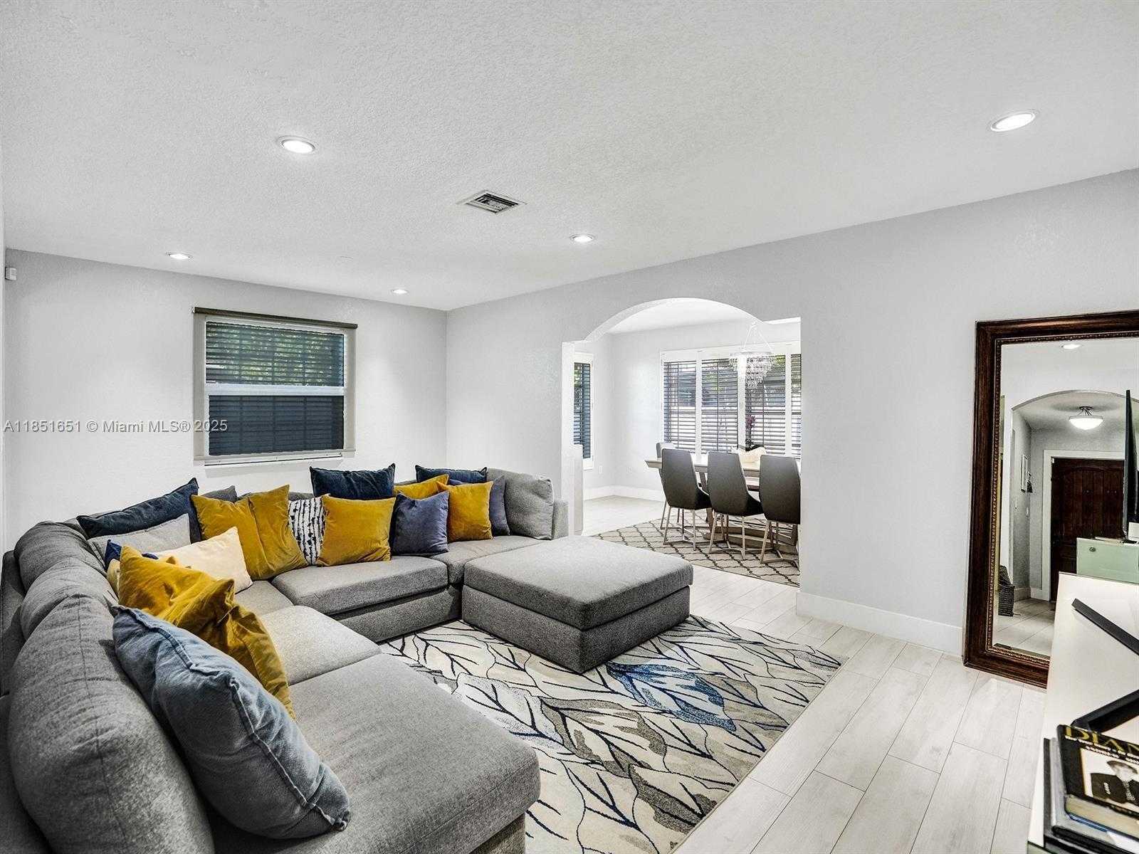 Small Image of 217 SOUTH EAST 5TH ST, Dania Beach Number 11