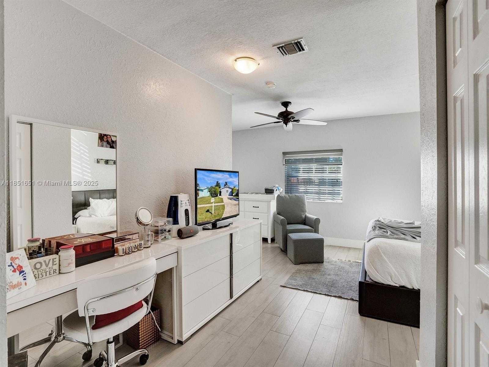 Small Image of 217 SOUTH EAST 5TH ST, Dania Beach Number 13