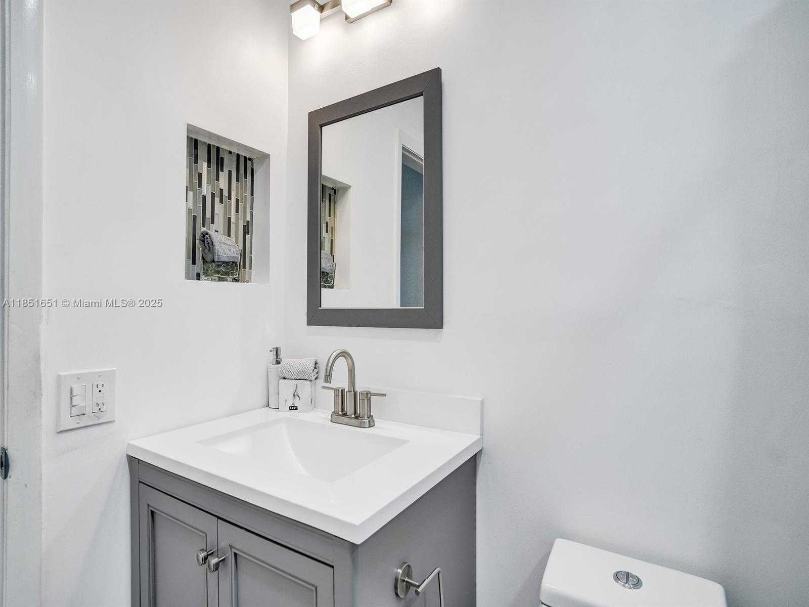 Small Image of 217 SOUTH EAST 5TH ST, Dania Beach Number 18